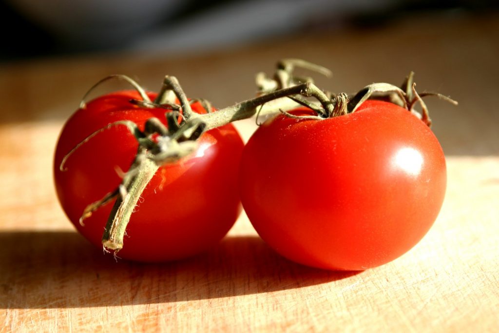 soñar con abundantes tomates	